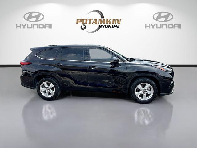 used 2021 Toyota Highlander car, priced at $23,500