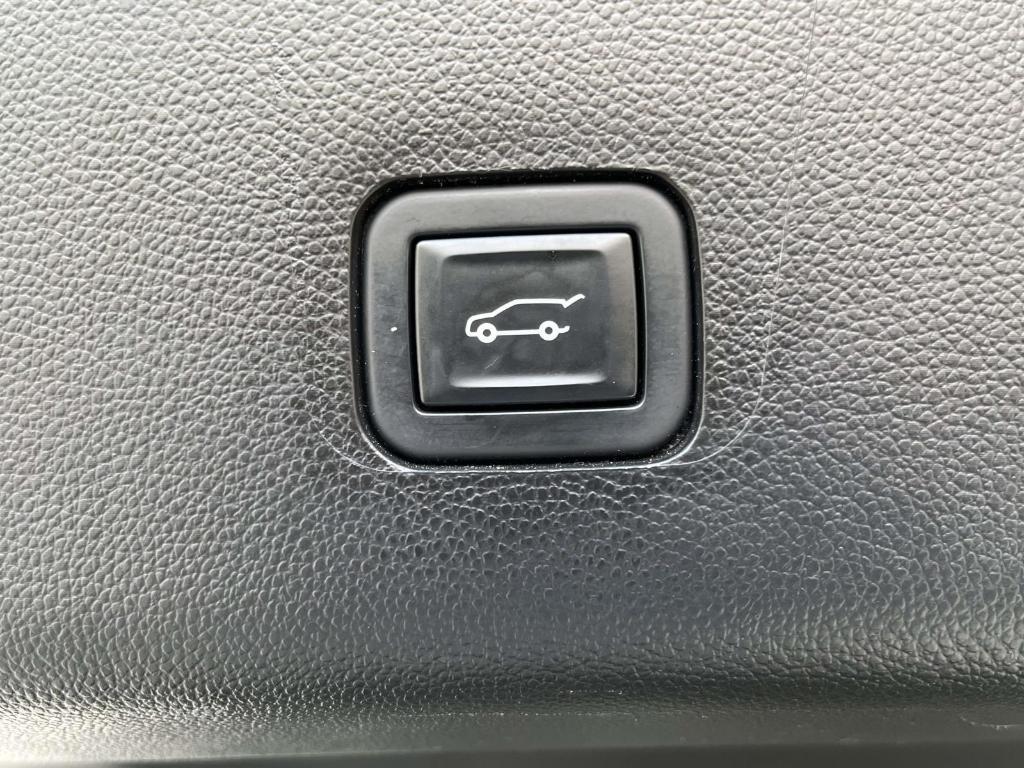 used 2020 Chevrolet Traverse car, priced at $21,100