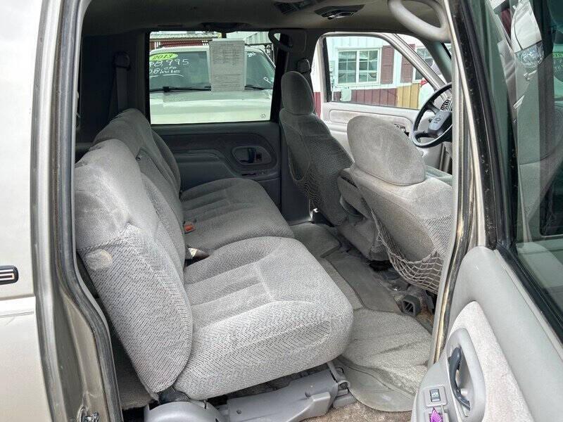 used 1999 Chevrolet Suburban car, priced at $9,900