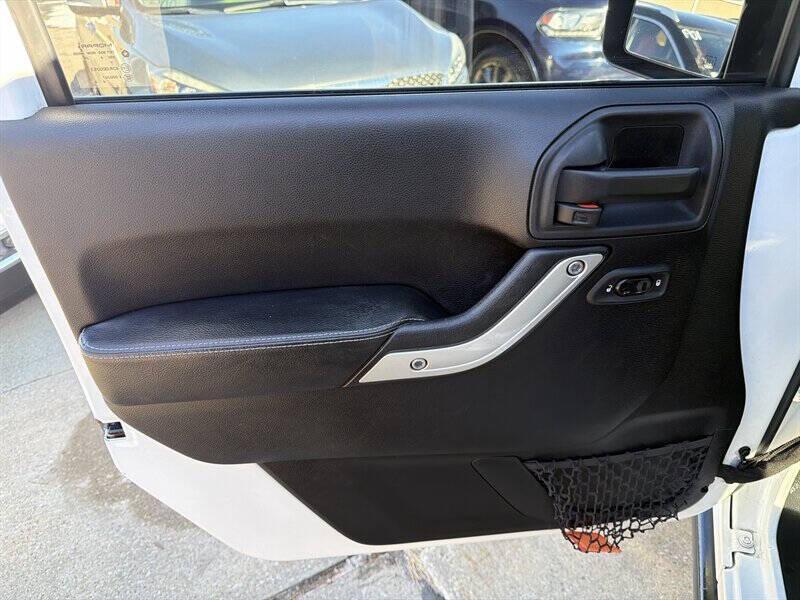 used 2015 Jeep Wrangler Unlimited car, priced at $18,995