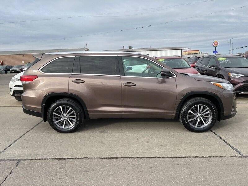 used 2017 Toyota Highlander car, priced at $13,995