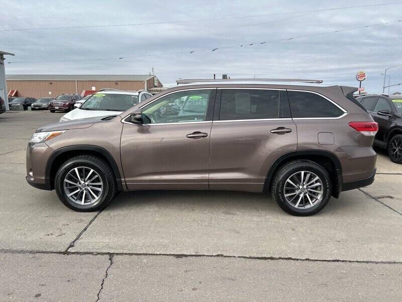used 2017 Toyota Highlander car, priced at $13,995