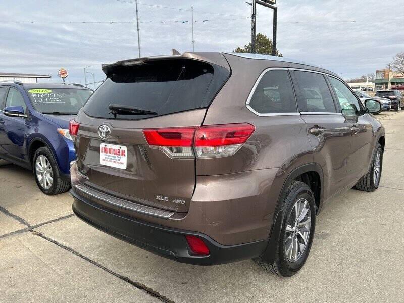 used 2017 Toyota Highlander car, priced at $13,995