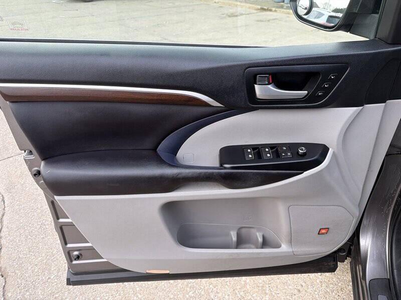 used 2016 Toyota Highlander car, priced at $19,900