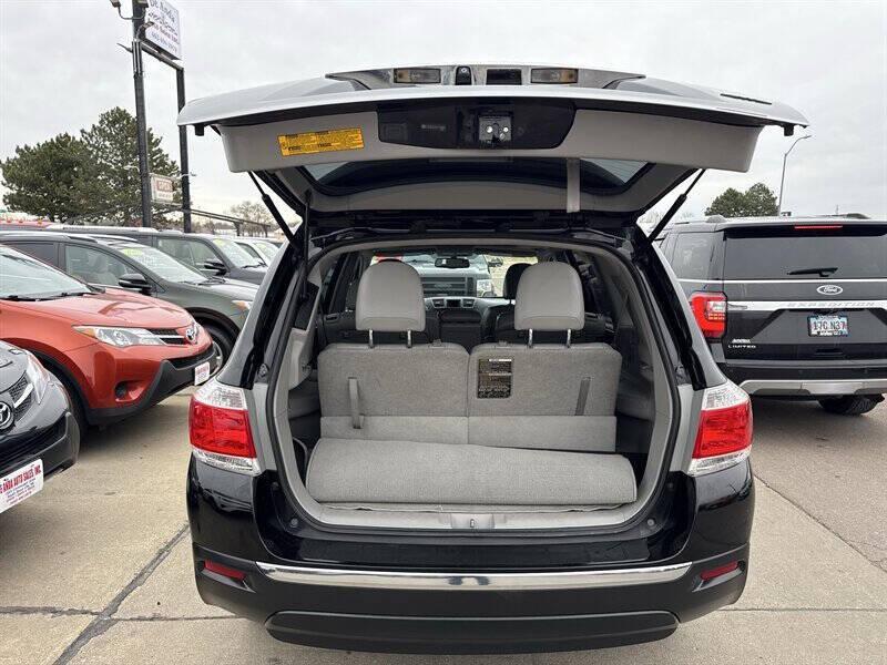 used 2012 Toyota Highlander car, priced at $12,995