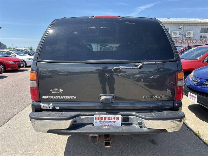 used 2003 Chevrolet Suburban car, priced at $2,500