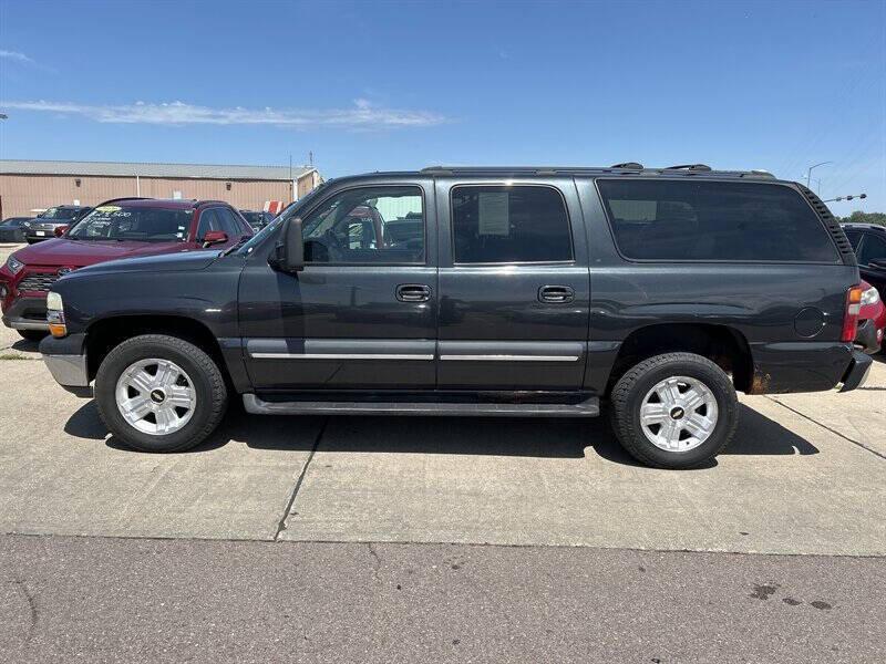 used 2003 Chevrolet Suburban car, priced at $2,500