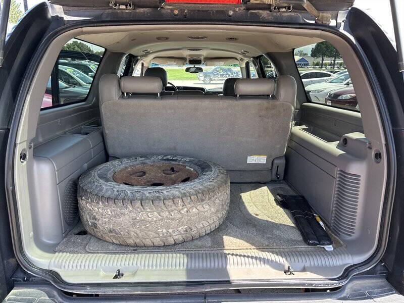 used 2003 Chevrolet Suburban car, priced at $2,500