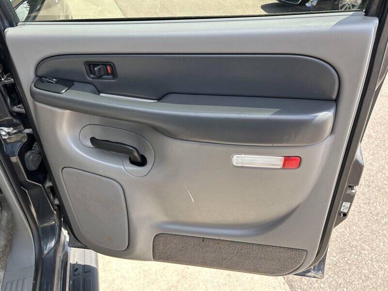 used 2003 Chevrolet Suburban car, priced at $2,500