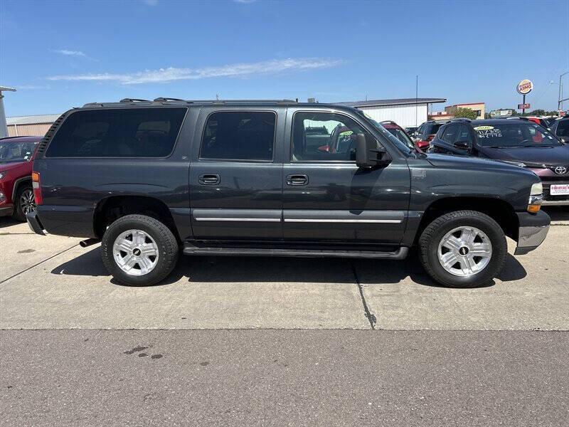 used 2003 Chevrolet Suburban car, priced at $2,500