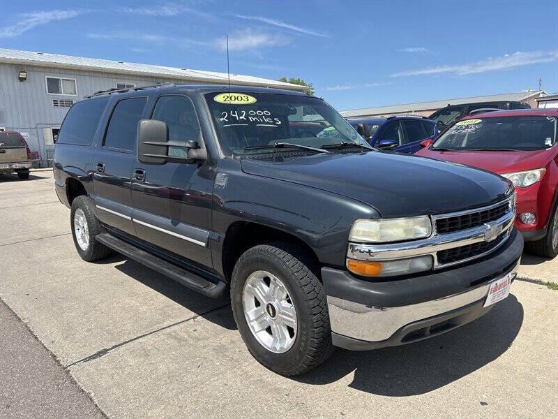 used 2003 Chevrolet Suburban car, priced at $2,500