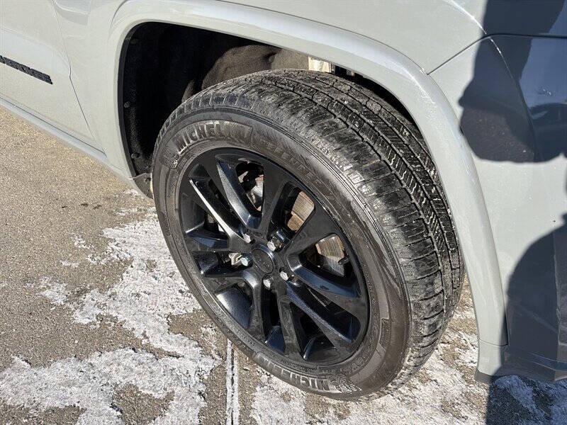 used 2022 Jeep Grand Cherokee car, priced at $18,995