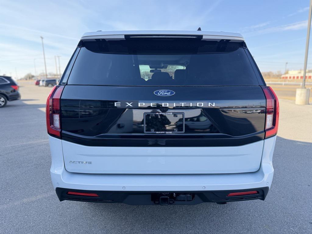 new 2025 Ford Expedition car, priced at $75,745