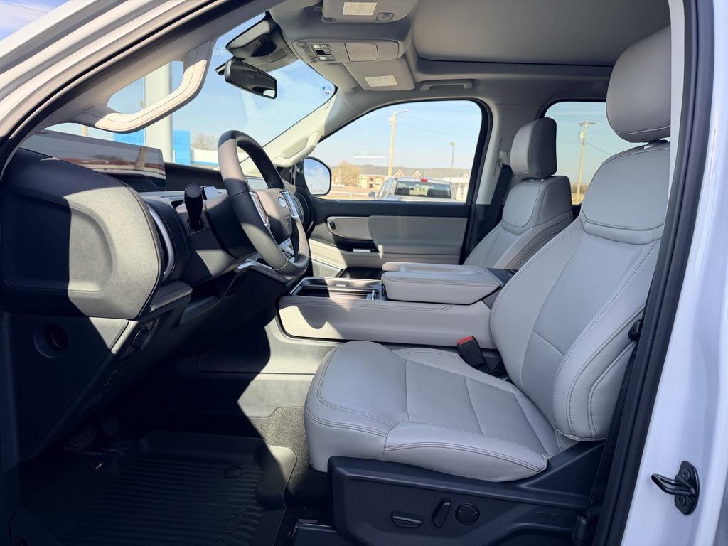 new 2025 Ford Expedition car, priced at $75,745