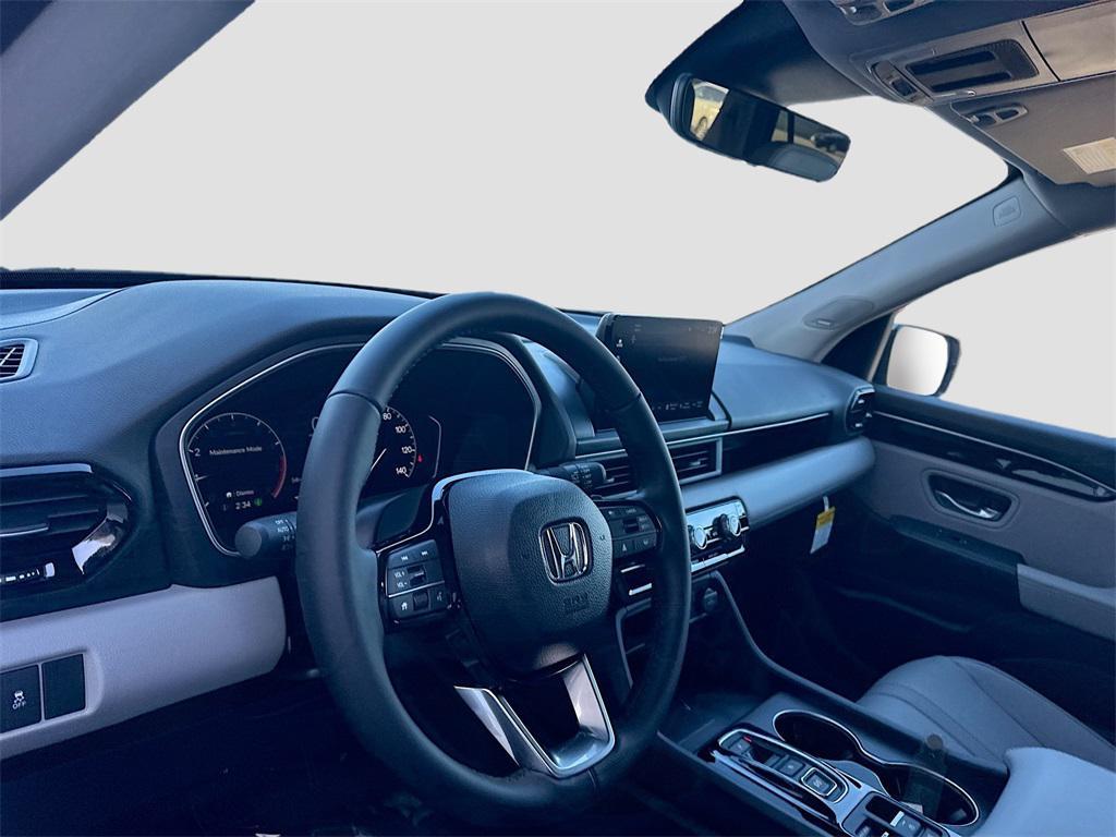 new 2025 Honda Pilot car, priced at $44,876