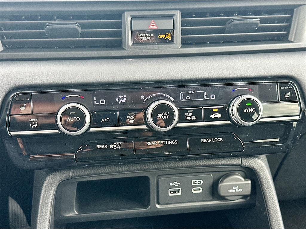 new 2025 Honda Pilot car, priced at $46,339