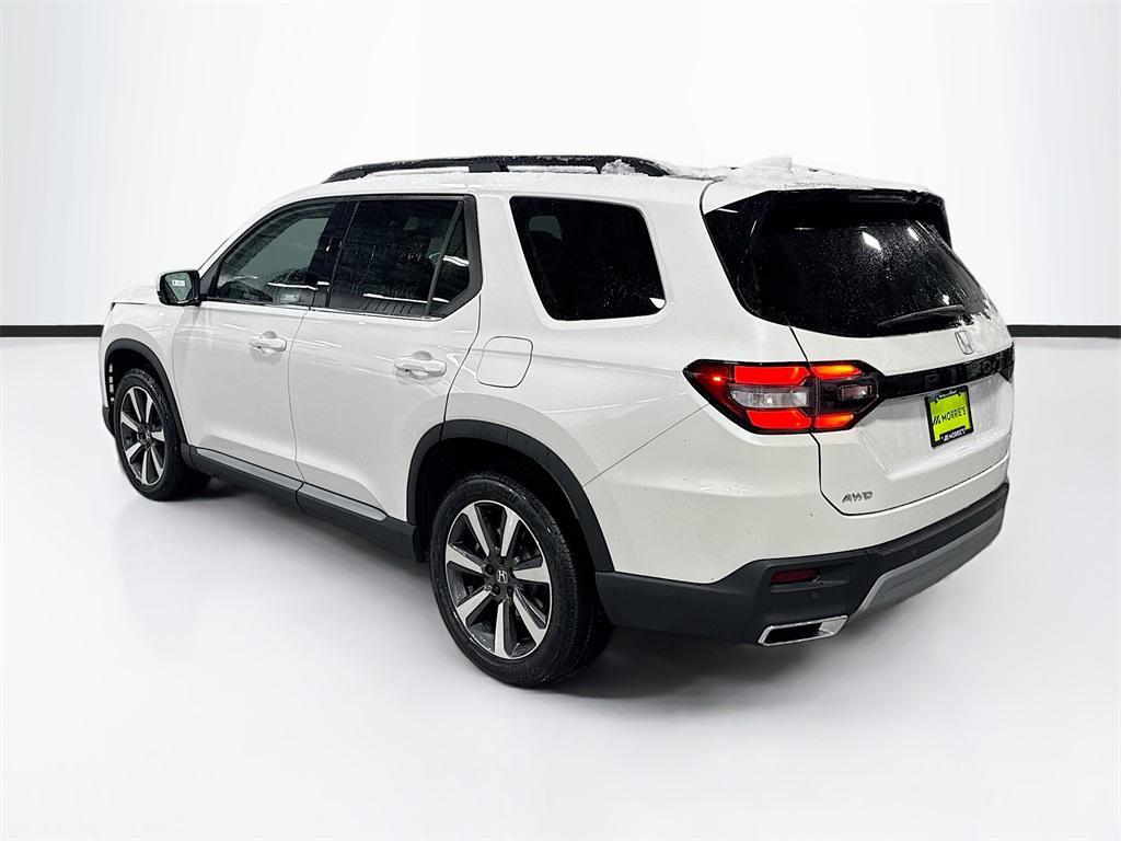 new 2025 Honda Pilot car, priced at $45,303