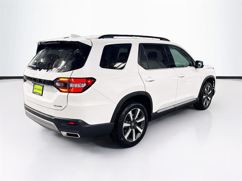 new 2025 Honda Pilot car, priced at $45,303