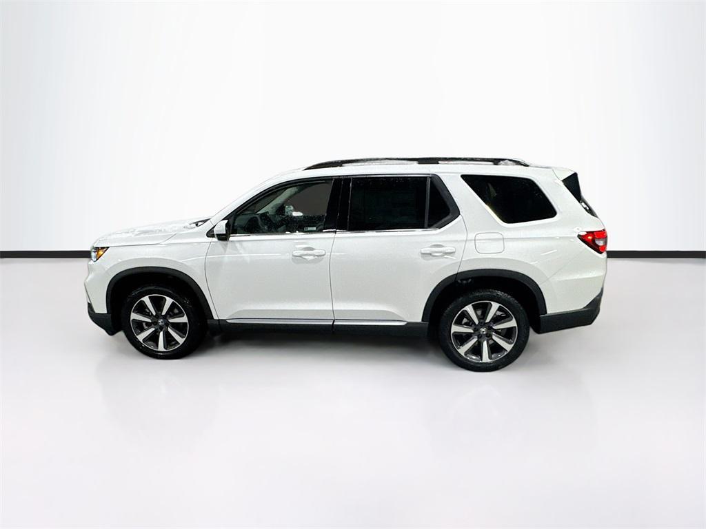 new 2025 Honda Pilot car, priced at $45,303