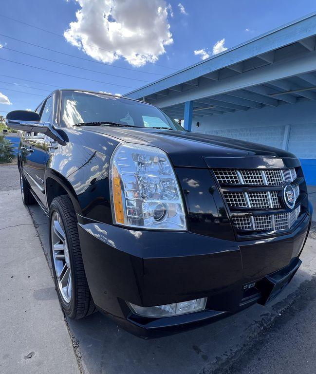 used 2013 Cadillac Escalade ESV car, priced at $11,995