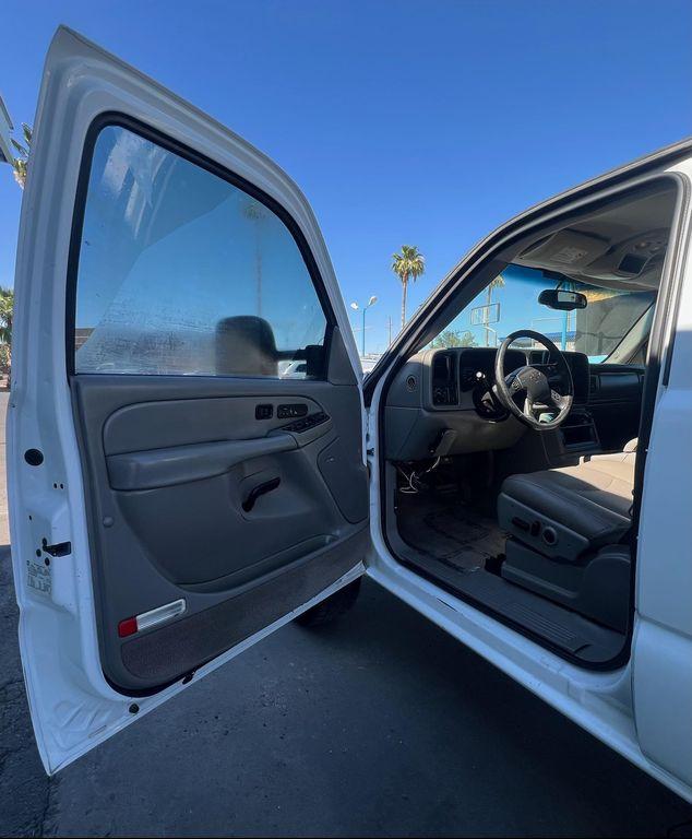 used 2005 Chevrolet Silverado 2500 car, priced at $13,995