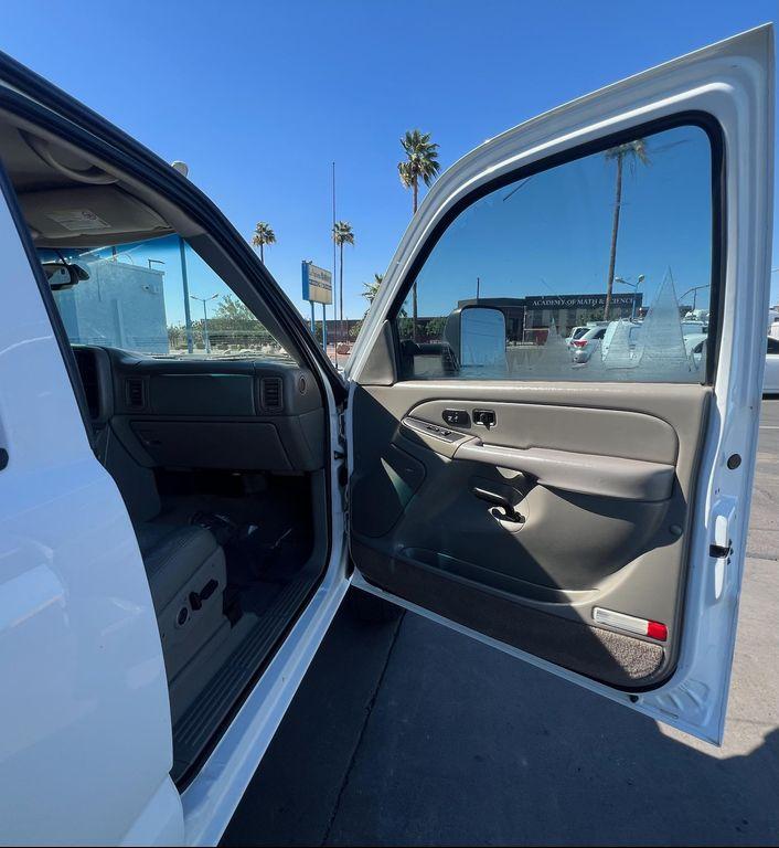 used 2005 Chevrolet Silverado 2500 car, priced at $13,995