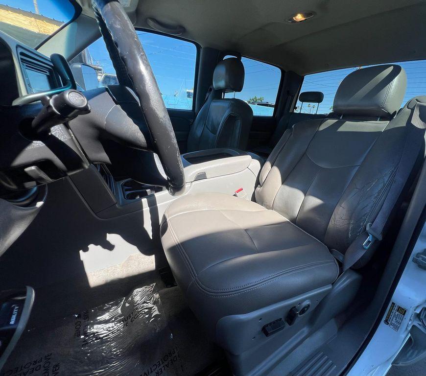 used 2005 Chevrolet Silverado 2500 car, priced at $13,995