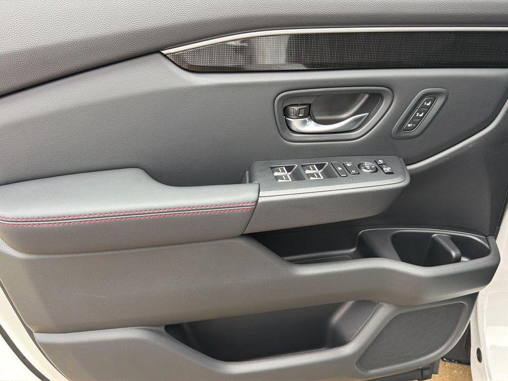 new 2025 Honda Pilot car, priced at $53,530