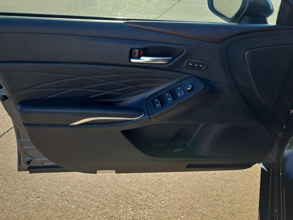 used 2022 Toyota Avalon Hybrid car, priced at $32,900