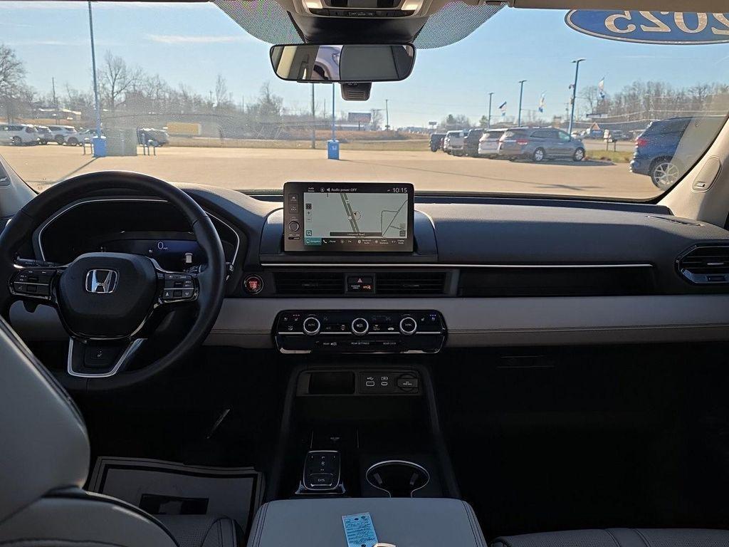 used 2025 Honda Pilot car, priced at $42,750