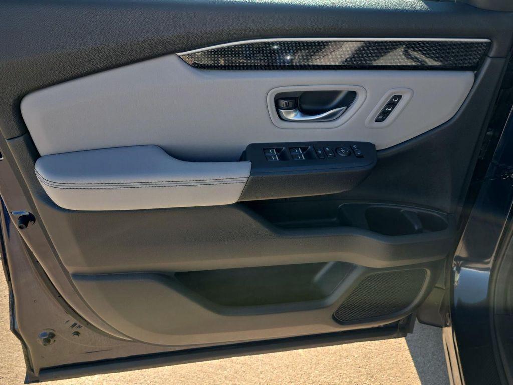 used 2025 Honda Pilot car, priced at $42,750