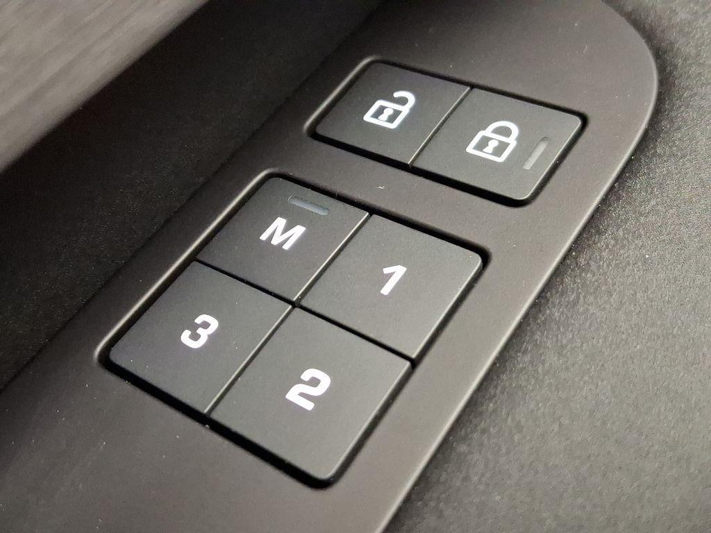 new 2025 Land Rover Discovery car, priced at $68,018