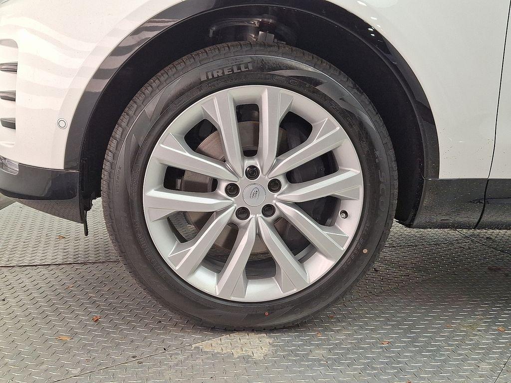 new 2026 Land Rover Discovery car, priced at $76,731