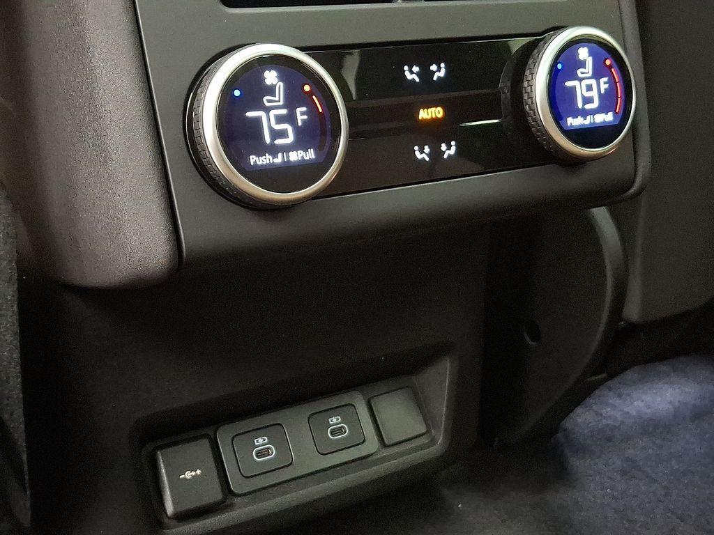 new 2026 Land Rover Discovery car, priced at $76,731