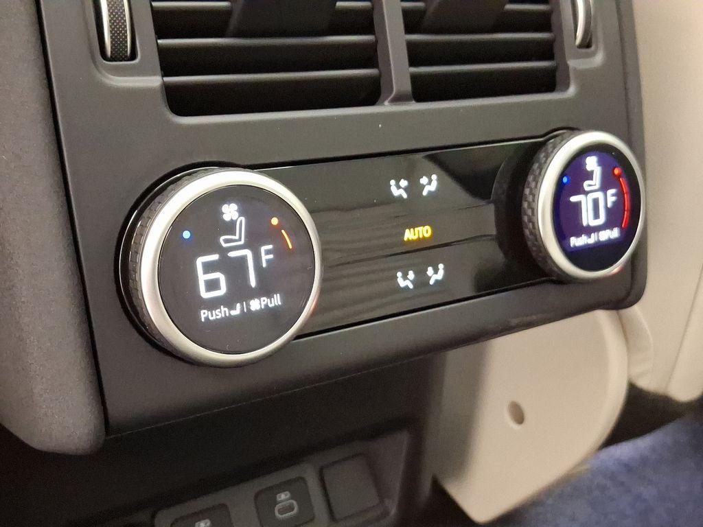 new 2025 Land Rover Discovery car, priced at $68,118