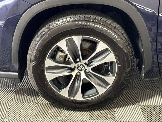 used 2025 Toyota Highlander car, priced at $42,500