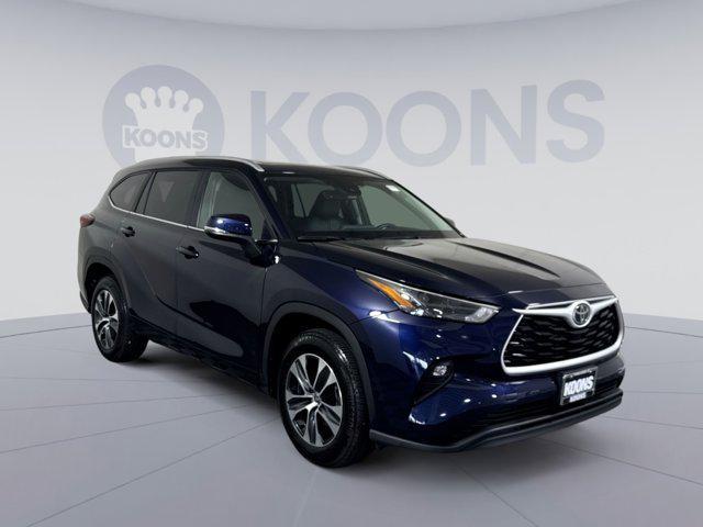 used 2025 Toyota Highlander car, priced at $42,500