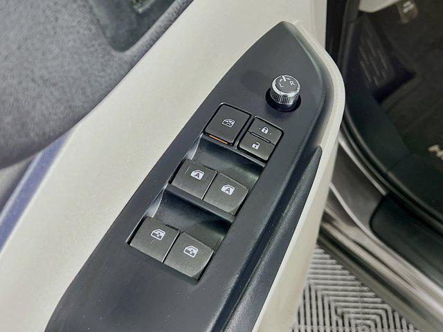 used 2015 Toyota Highlander car, priced at $23,944