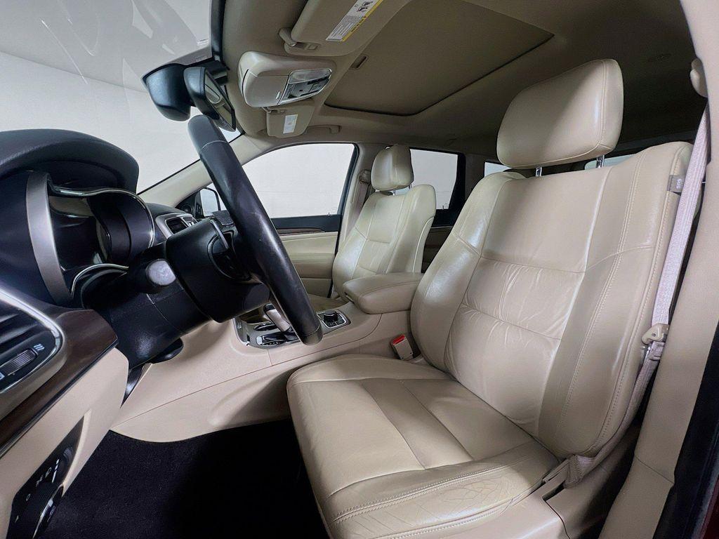 used 2016 Jeep Grand Cherokee car, priced at $15,744