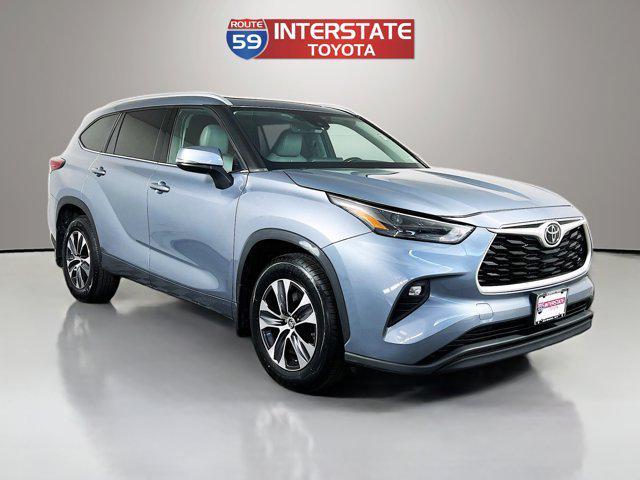used 2022 Toyota Highlander car, priced at $30,184