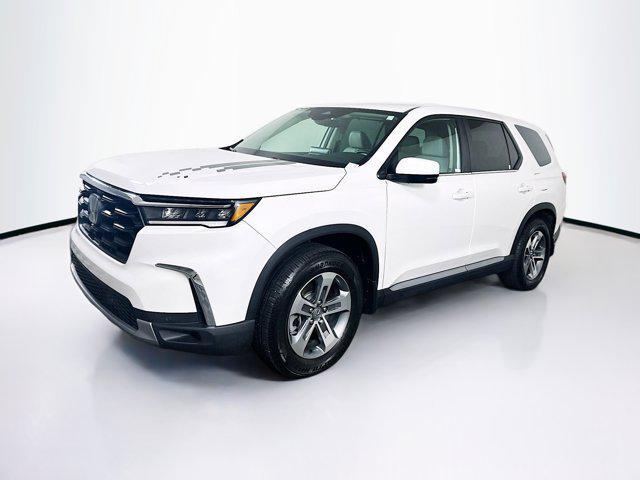 used 2025 Honda Pilot car, priced at $37,996