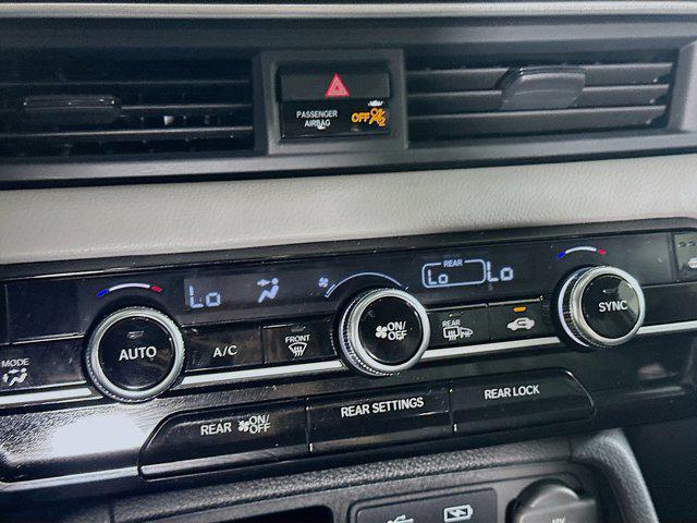 used 2025 Honda Pilot car, priced at $37,996