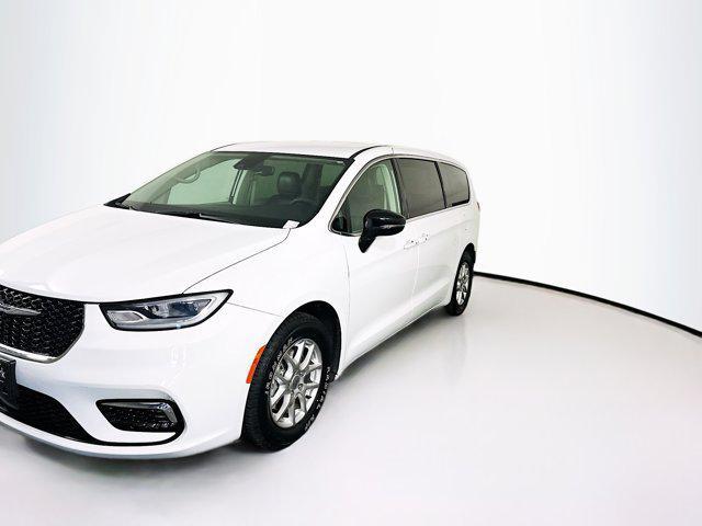 used 2024 Chrysler Pacifica car, priced at $26,587