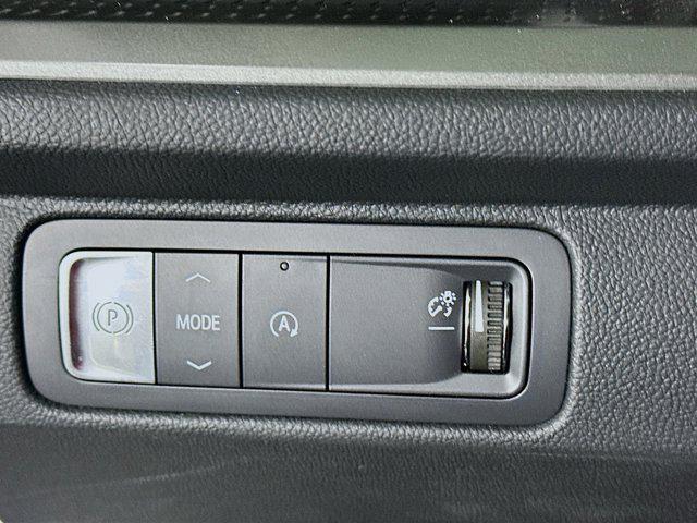 used 2025 Chevrolet Traverse car, priced at $32,987