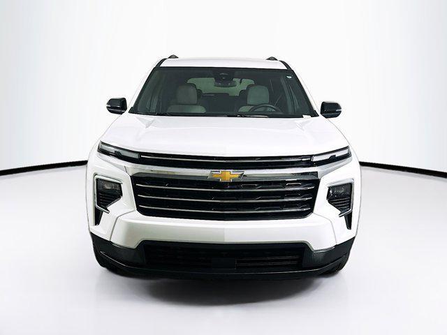 used 2025 Chevrolet Traverse car, priced at $32,987