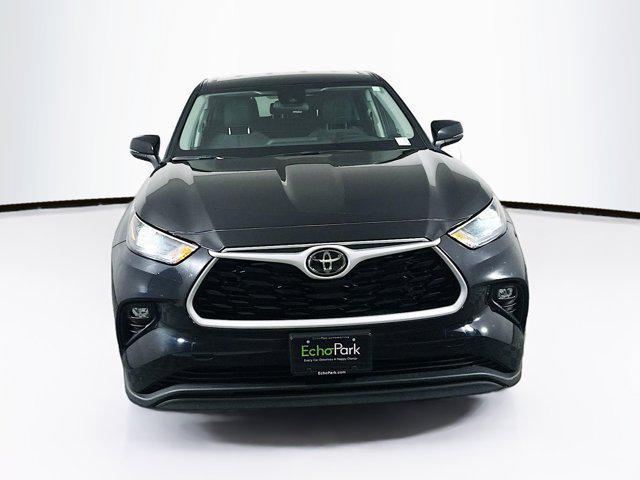 used 2025 Toyota Highlander car, priced at $33,787