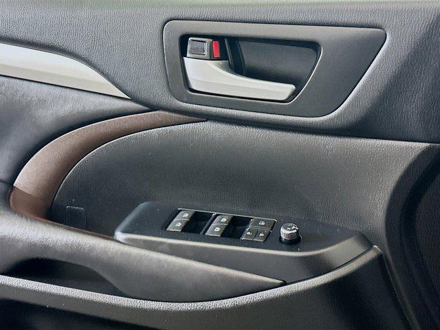 used 2018 Toyota Highlander car, priced at $20,487