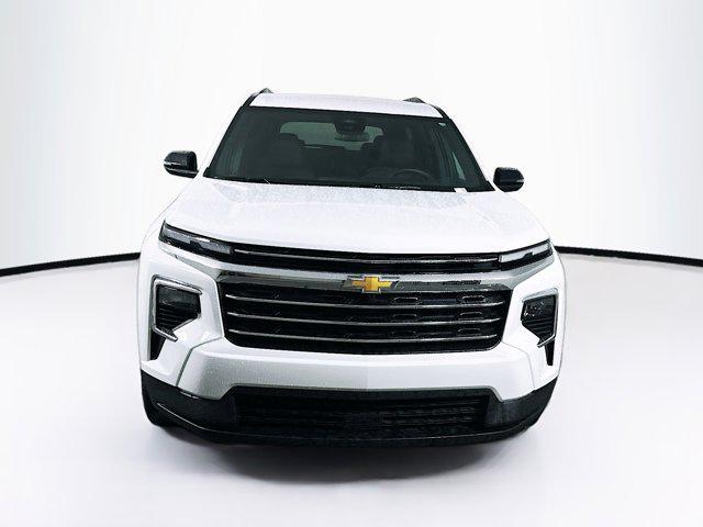 used 2025 Chevrolet Traverse car, priced at $32,487