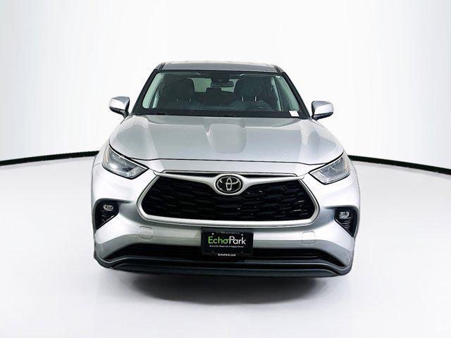 used 2023 Toyota Highlander car, priced at $27,987