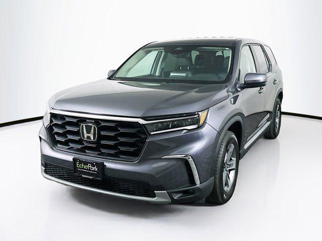 used 2025 Honda Pilot car, priced at $41,987
